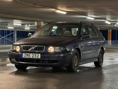 begagnad Volvo V40 2.0T/ CLASSIC/ BESIKITGAD!