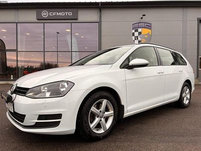 Vit Begagnad 2017 VW Golf VII Kombi | 96 900 kr (Marknadspris)