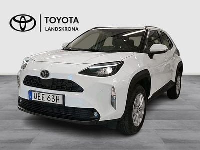 Vit Begagnad 2025 Toyota Yaris Hybrid Active | 289 900 kr (Marknadspris)