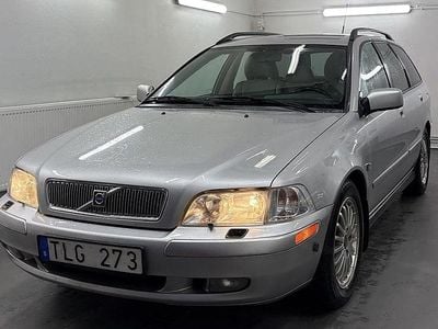Grå Begagnad 2002 Volvo V40 Kombi | 24 900 kr