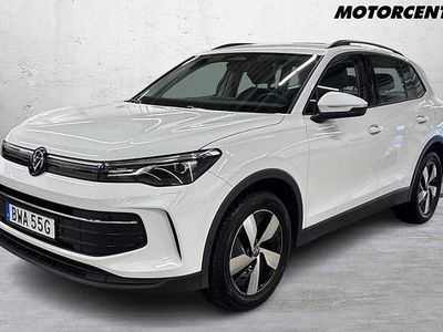Vit Begagnad 2024 VW Tiguan Life SUV | 369 000 kr (Marknadspris)