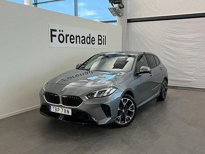 Grå Begagnad 2025 BMW 120 M Sport Halvkombi | 349 000 kr (Superpris)