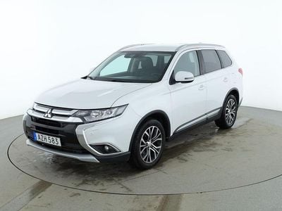 Begagnad Mitsubishi Outlander Instyle 150 HK (110 kW) 2016 Vit SUV