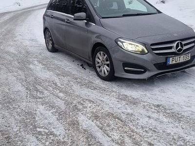 Begagnad Mercedes B200 136 HK (100 kW) 2018 Minibuss