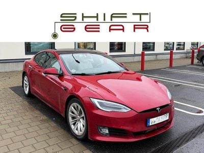 Begagnad Tesla Model S 421 kW (573 HK) 2021 Red multicoat | kräm premium klädsel Halvkombi
