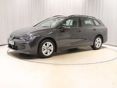 Mörkgrå Begagnad 2024 VW Golf VIII Kombi | 309 800 kr (Marknadspris)