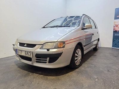 Begagnad Mitsubishi Space Star 98 HK (72 kW) 2004 Silver Minibuss