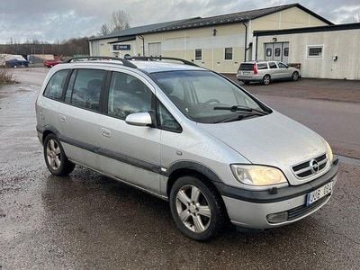 Grå Begagnad 2004 Opel Zafira Minibuss | 24 900 kr