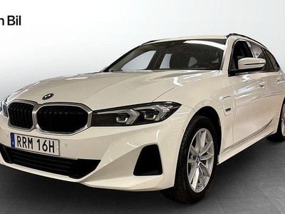 Vit Begagnad 2022 BMW 330e Kombi | 299 800 kr (Bra pris)