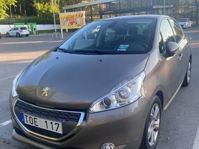 begagnad Peugeot 208 2085-dörrar 1.2 VTi Ny-Besiktad Servad