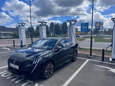 Begagnad Peugeot e-208 GT-line 100 kW (136 HK) 2022 Svart metallic Halvkombi