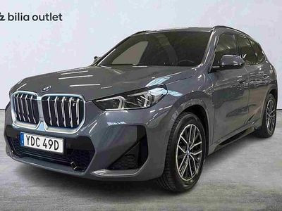 Grå Begagnad 2023 BMW iX1 SUV | 399 900 kr (Marknadspris)