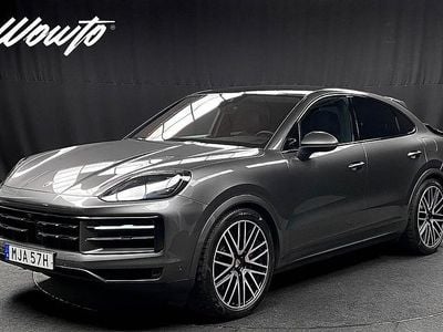 Mörkgrå Begagnad 2023 Porsche Cayenne S E-Hybrid SUV | 1 249 800 kr (Marknadspris)