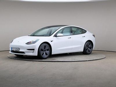 Begagnad Tesla Model 3 Standard Range 235 kW (320 HK) 2022 Vit Sedan