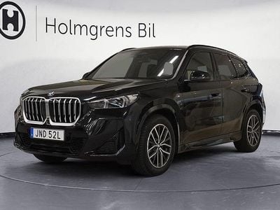 Svart Begagnad 2025 BMW X1 Comfort Edition SUV | 418 800 kr (Marknadspris)