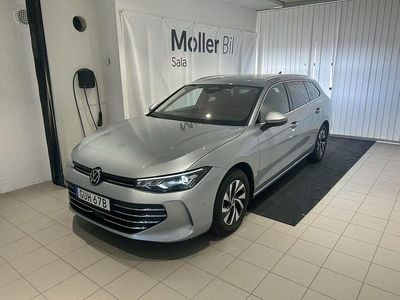Silver (oyster silver metallic) Begagnad 2024 VW Passat Business Kombi | 337 000 kr (Marknadspris)