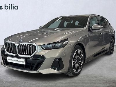 Grå Begagnad 2025 BMW 530e M Sport Kombi | 619 900 kr