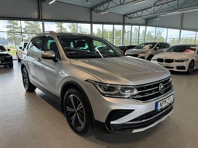 Silver Begagnad 2021 VW Tiguan Elegance SUV | 222 900 kr (Marknadspris)
