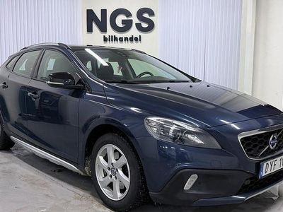 Blå Begagnad 2015 Volvo V40 Momentum Halvkombi | 129 900 kr (Marknadspris)