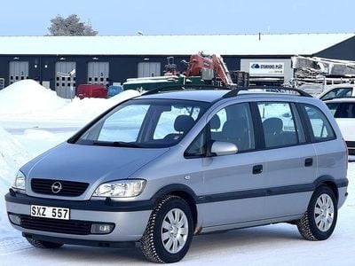 Begagnad Opel Zafira 125 HK (91 kW) 2002 Grå Minibuss