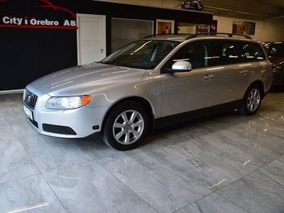 Ljusgrå Begagnad 2008 Volvo V70 Kombi | 57 900 kr (Marknadspris)