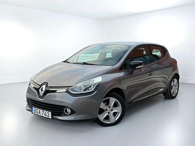 Begagnad Renault Clio IV 90 HK (66 kW) 2015 Grå Halvkombi