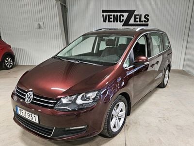 Mörkröd Begagnad 2016 VW Sharan Minibuss | 224 000 kr (Lite dyr)