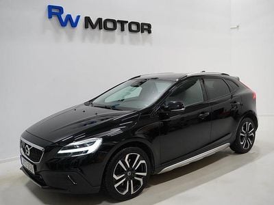 Begagnad Volvo V40 Summum 190 HK (139 kW) 2016 Svart Halvkombi