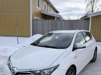 Begagnad Toyota Auris Hybrid 136 HK (100 kW) 2019
