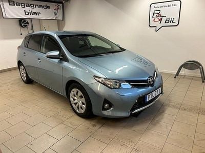 Ljusblå Begagnad 2014 Toyota Auris Style Halvkombi | 124 900 kr (Dyr)