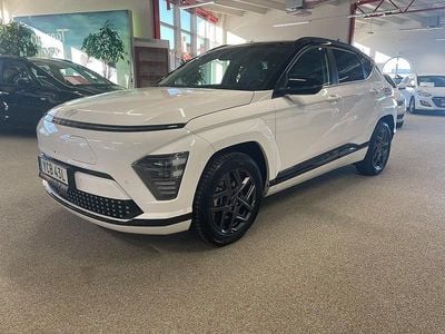 Begagnad Hyundai Kona Advanced 160 kW (218 HK) 2023 Vit SUV