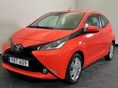 Orange Begagnad 2016 Toyota Aygo X-play Halvkombi | 69 900 kr (Superpris)