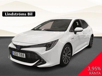 Begagnad Toyota Corolla Hybrid Style 186 HK (136 kW) 2019 Vit Halvkombi