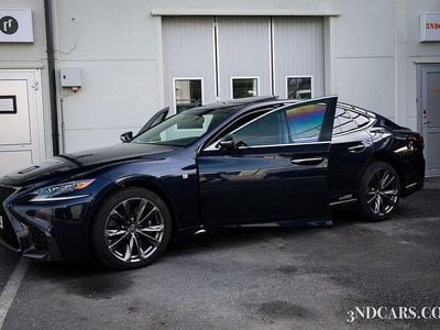 Mörkblå Begagnad 2017 Lexus LS500h Sport Line Sedan | 499 900 kr