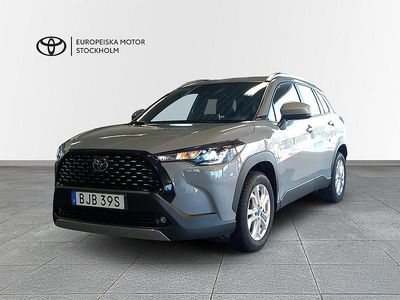 Grå Begagnad 2025 Toyota Corolla Cross Active SUV | 349 900 kr (Marknadspris)