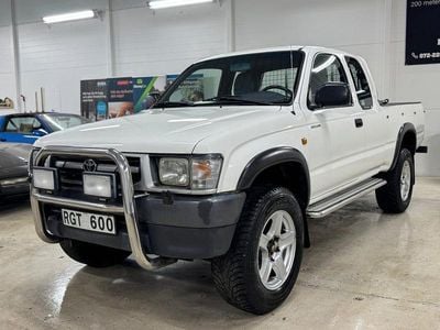 Begagnad Toyota HiLux 140 HK (102 kW) 2000 Vit Pickup