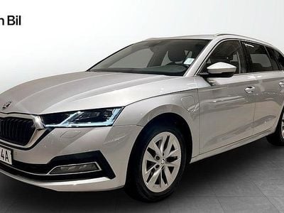 Brilliant silver metallic Begagnad 2023 Skoda Octavia Style Kombi | 299 900 kr (Marknadspris)