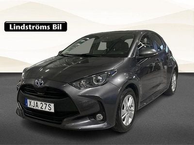Mörkgrå Begagnad 2023 Toyota Yaris Hybrid Active Halvkombi | 209 900 kr (Marknadspris)