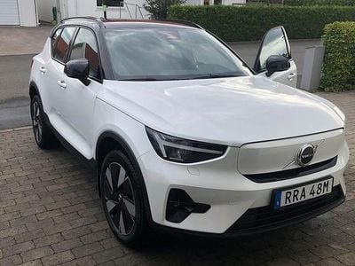 Begagnad Volvo XC40 Single Motor Extended Range 185 kW (252 HK) 2024 Crystal vit metallic SUV
