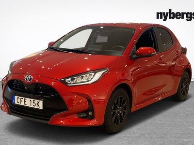 begagnad Toyota Yaris Hybrid CVT 2022, Halvkombi