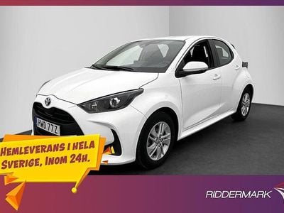 Vit Begagnad 2023 Toyota Yaris Hybrid Active Halvkombi | 229 900 kr (Marknadspris)