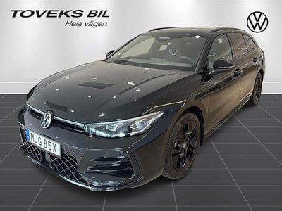 Begagnad VW Passat R-line 177 HK (130 kW) 2025 Grenadilla black metallic Kombi