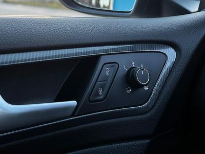 Begagnad VW Golf VII GT 150 HK (110 kW) 2019 Vit Halvkombi