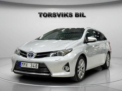 Silver Begagnad 2013 Toyota Auris Touring Sports Executive Kombi | 85 900 kr (Marknadspris)