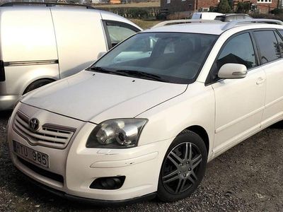 Vit Begagnad 2006 Toyota Avensis Kombi | 45 000 kr (Dyr)