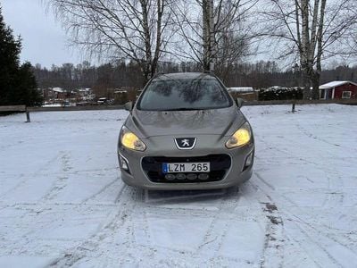 Begagnad Peugeot 308 SW 2011 Kombi