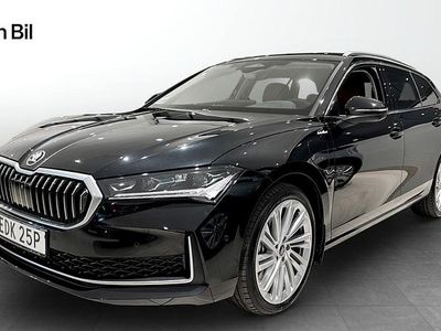 Svart Begagnad 2025 Skoda Superb Kombi | 499 900 kr