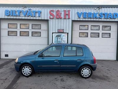 Mörkblå Begagnad 2000 Renault Clio II Halvkombi | 13 500 kr (Bra pris)