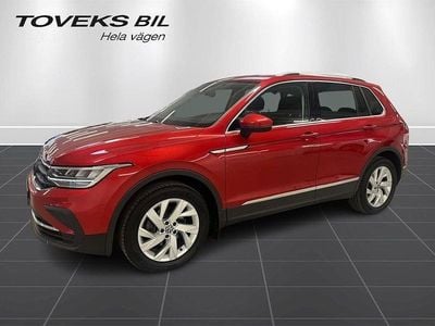 Röd Begagnad 2022 VW Tiguan SUV | 279 900 kr (Marknadspris)