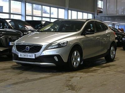 Silver metallic Begagnad 2016 Volvo V40 Momentum SUV | 169 000 kr (Marknadspris)